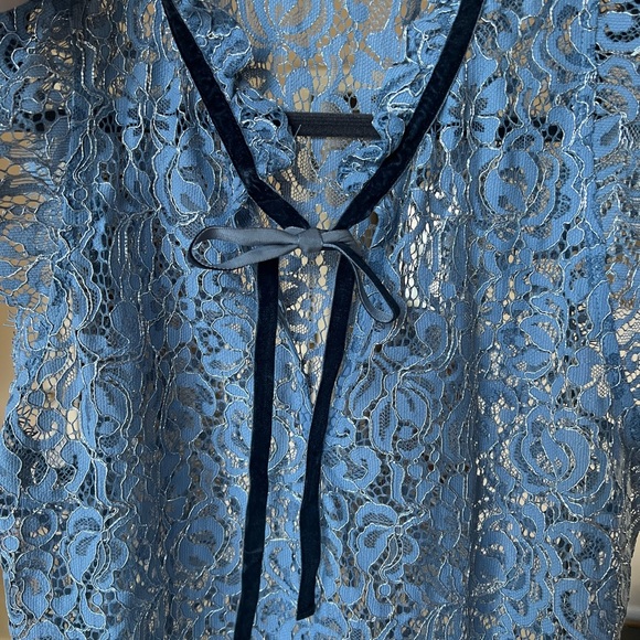 SLEEVELESS LACE HIGH-NECK SHELL IN DENIM BLUE (White House Black Market) - Picture 4 of 4